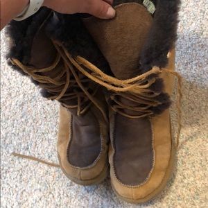 Ugg Appalachian Lace-Up Shearling Lined Suede boot